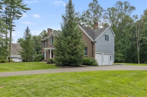 375 Isinglass Rd, Huntington, CT 06484-5708