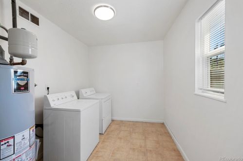 881 Victor St, Denver CO 80011-6548 exterior