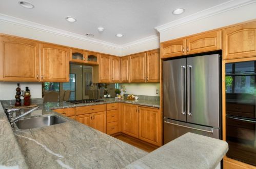 13 Alverno Ct, Redwood City CA  94061-1825 exterior