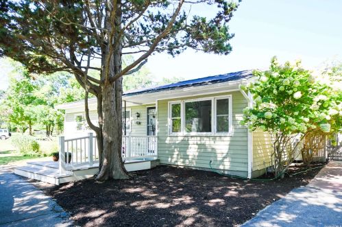 1500 Henrys Ln, Peconic, NY 11958-1111