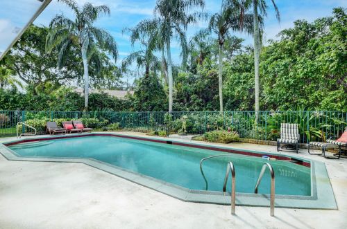 42 Northwoods Ln, Boynton Beach FL  33436-7405 exterior