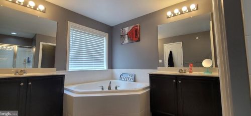 3566 Muirwood Dr, Newtown Square PA  19073 exterior