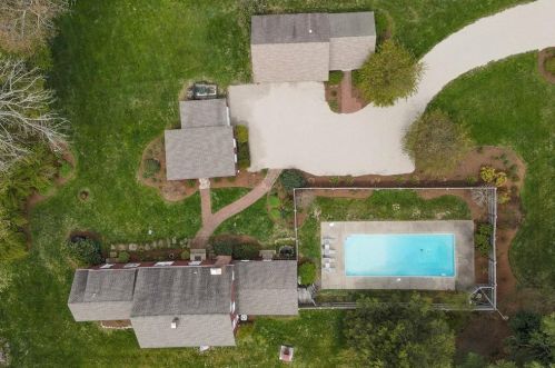 1463 Frenchtown Rd, Warwick RI  02818-1310 exterior