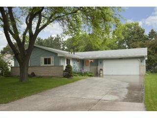 1365 Cedarwood Dr, Saint Paul, MN 55125-2033