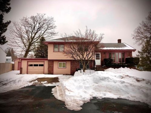 15 Wanda Ct, Providence, RI 02904-5640