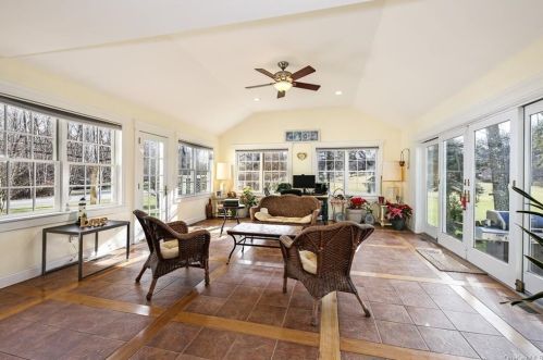 221 Oscawana Lake Rd, Tompkins Corners NY  10579-2600 exterior