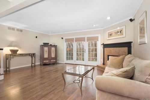 17 Ingleside Ln, White Plains, NY 10605-5009