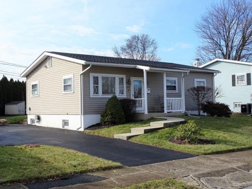 853 Faith Dr, Catasauqua, PA 18032-1407