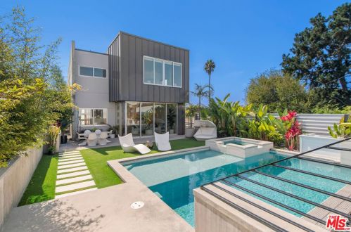 1027 Avenue A, Redondo Beach CA  90277-4819 exterior