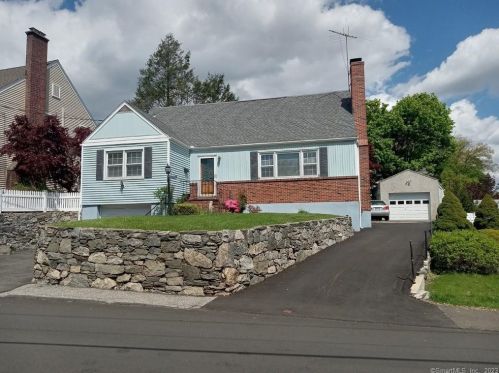 76 Treat Ave, Stamford CT  06906-1943 exterior