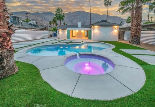 686 Camino Real, Palm Springs, CA 92262-6011