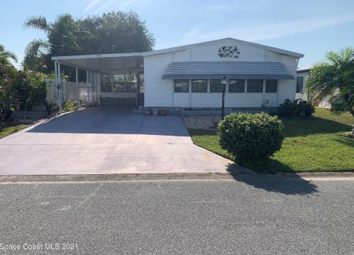 901 Periwinkle Cir, Sebastian, FL 32976-7678
