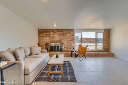 8901 Mcclellan St, Tucson AZ  85710-4420 exterior