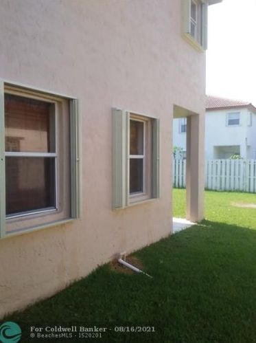 19250 12th Mnr, Hollywood FL  33029-4504 exterior