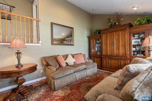 102 Pawnee Ave, Oakland NJ  07436-3724 exterior