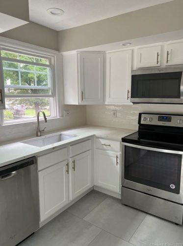 81 River St, New Canaan CT  06840-4232 exterior