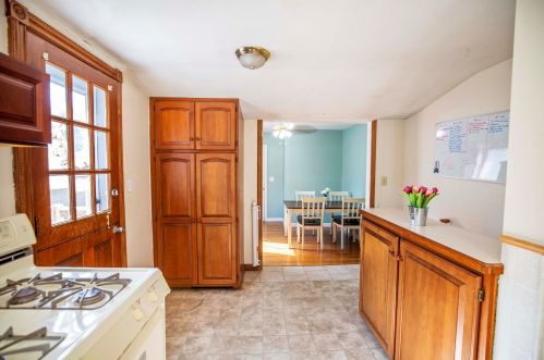 208 Lawrence Rd, Salem NH  03079-3905 exterior