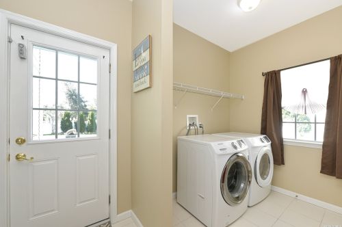 50 Pinehurst Dr, Mount Sinai NY  11766-3421 exterior