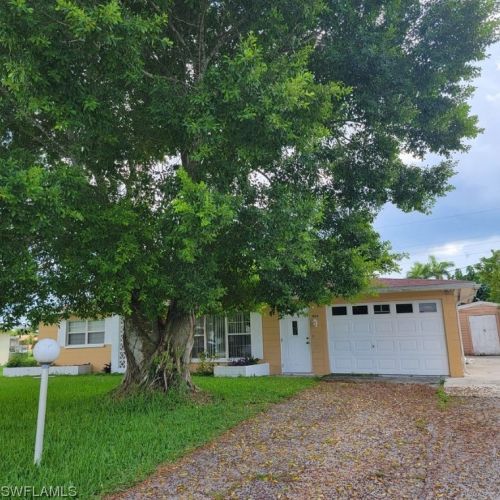 404 Bougainvillea Rd, Lehigh Acres, FL 33936-6204
