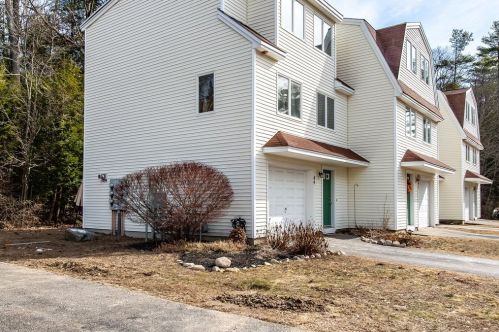 49 Dunns Bridge Ln, Dover, NH 03820-4477