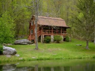 1147 Kyles Creek Rd, Hendersonville, NC 28792-2009