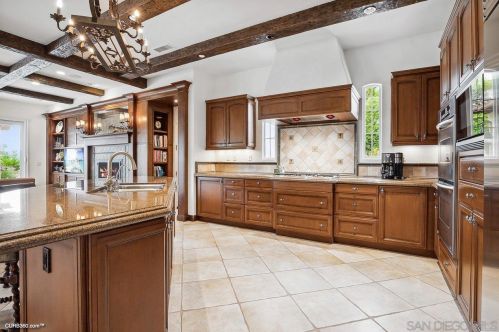 14203 Caminito Vistana, San Diego CA 92130-3724 exterior