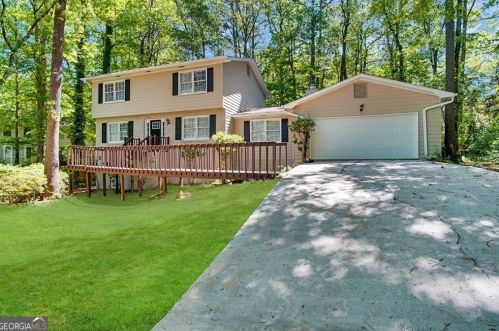 1731 Fieldgreen Overlook, Stone Mountain GA  30088-3136 exterior