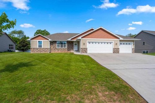 235 Mckenzie Ln, Green Bay, WI 54311-4745