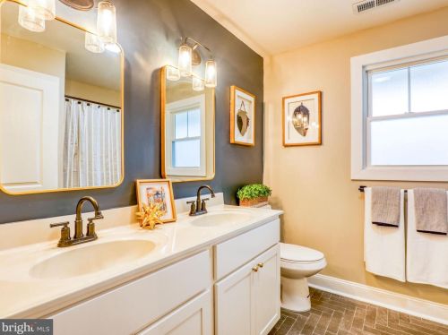 650 George St, Charles Town WV  25414-1461 exterior