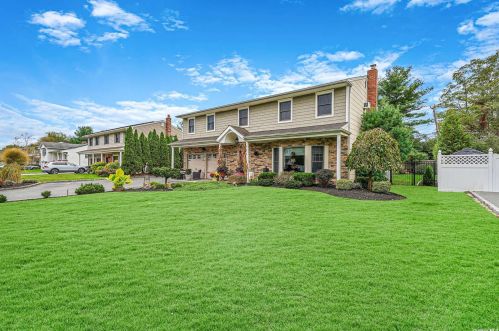 70 Primrose Ln, San Remo, NY 11754-3929