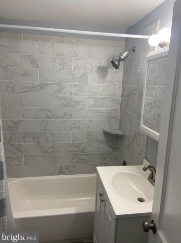 121 Hollywood Ave, Norristown PA  19403-1621 exterior