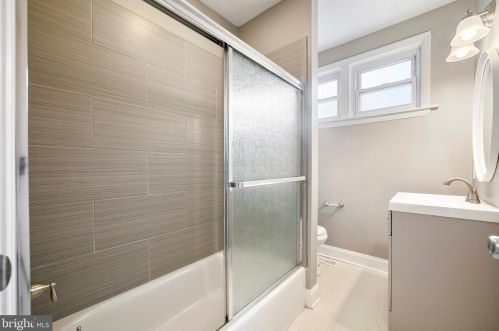 430 Manor Rd, Beverly NJ  08010-1028 exterior