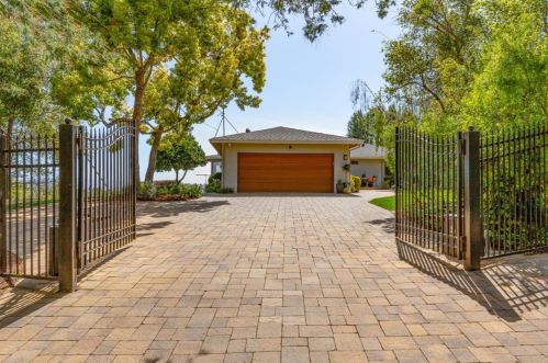 15940 Overlook Dr, Los Gatos, CA 95030-2914