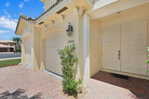 6683 Traveler Rd, West Palm Beach, FL 33411-6429