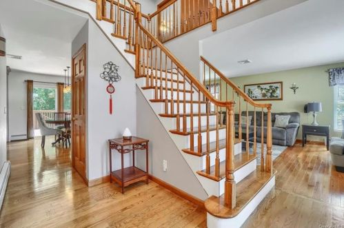 464 Riley Rd, Newburgh, NY 12553-7270