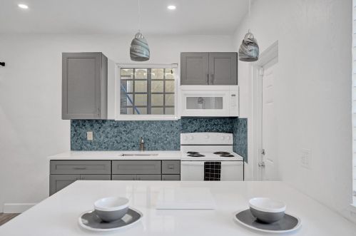 302 1st Ave, Delray Beach FL  33444-3804 exterior