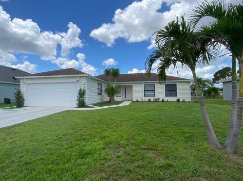 341 Fisk Rd, Fort Pierce, FL 34984-8923