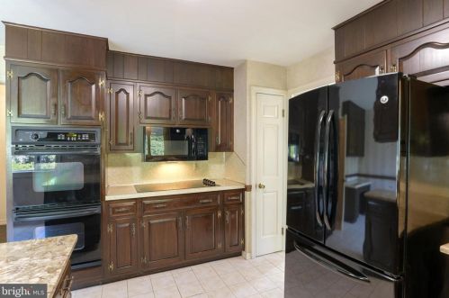 4351 Crestview Rd, Harrisburg PA 17112-2009 exterior