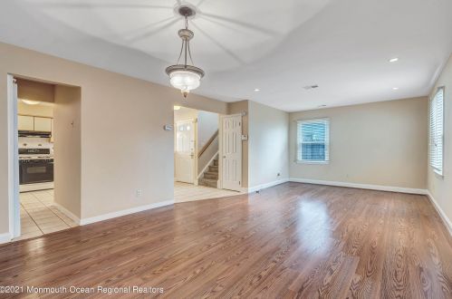 13 Jennings Ct, East Freehold NJ  07728-4320 exterior