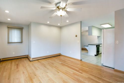 325 Seward St, Babylon, NY 11704-3001