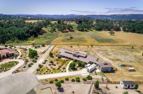 590 Championship Ln, Templeton CA  93465-5138 exterior