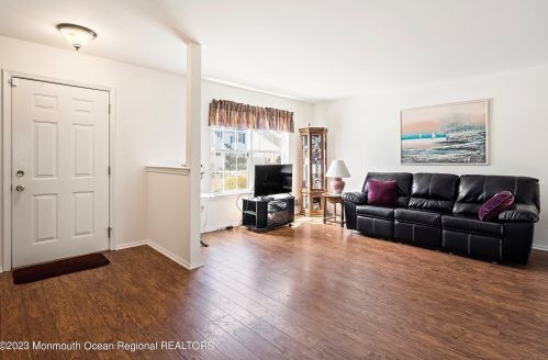 24 Sunnydale Dr, Berkeley Township NJ  08721-1379 exterior