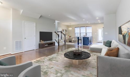 9322 Alvyn Lake Cir, Bristow, VA 20136-6152