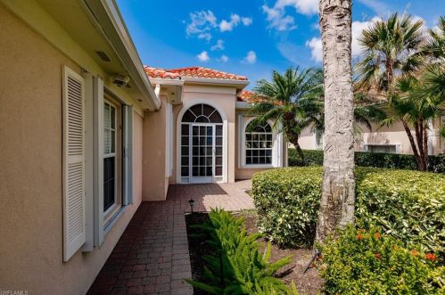 3953 Isla Ciudad Ct, Naples, FL 34109-0332