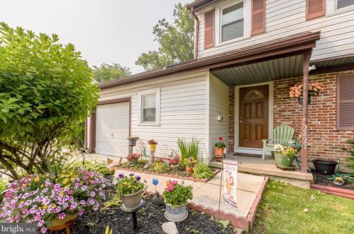 2421 Church Rd, Riverton, NJ 08077-3138