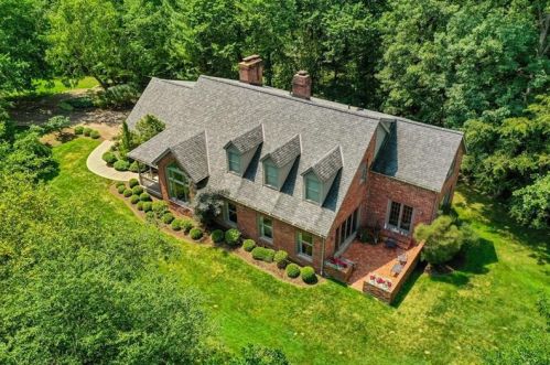 9 Hunt Club Ln, Pittsburgh, PA 15215-1503