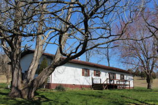 716 J T King Rd, Narrows, KY 42347-9527