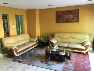14 Obert Ct, East Brunswick NJ  08816-3581 exterior