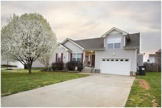3742 Bret Dr, Clarksville, TN 37040-5745
