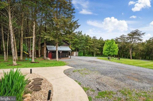 3098 Hamburg Rd, Edinburg VA  22824-3093 exterior